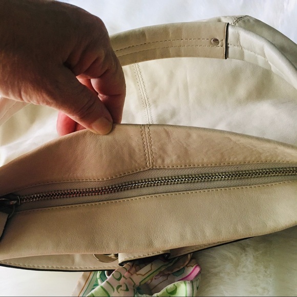 Coach Ivory leather Hobo bag - Picture 8 of 14